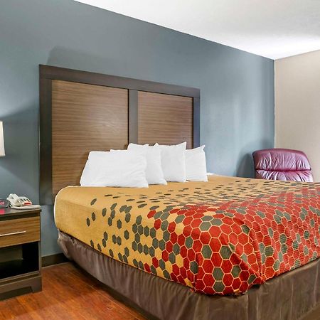 Econo Lodge Траверс-Сити Экстерьер фото