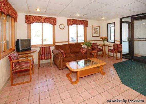 Econo Lodge Траверс-Сити Интерьер фото