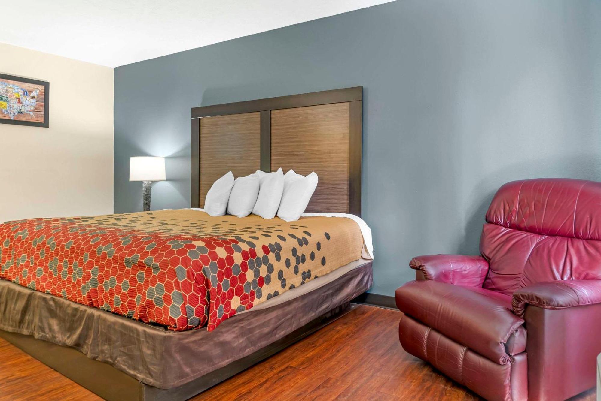 Econo Lodge Траверс-Сити Экстерьер фото