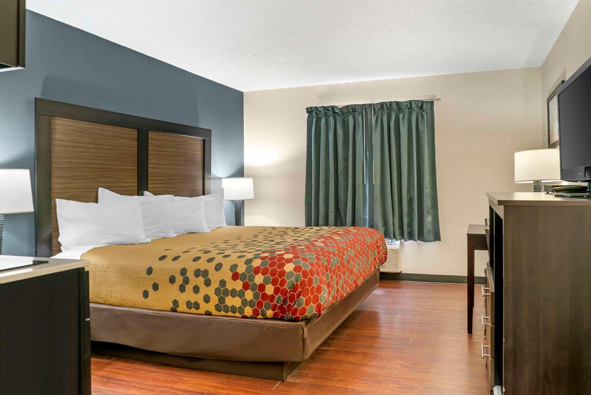 Econo Lodge Траверс-Сити Экстерьер фото