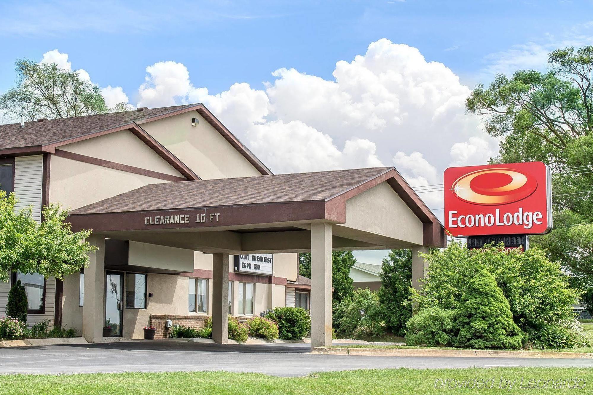 Econo Lodge Траверс-Сити Экстерьер фото