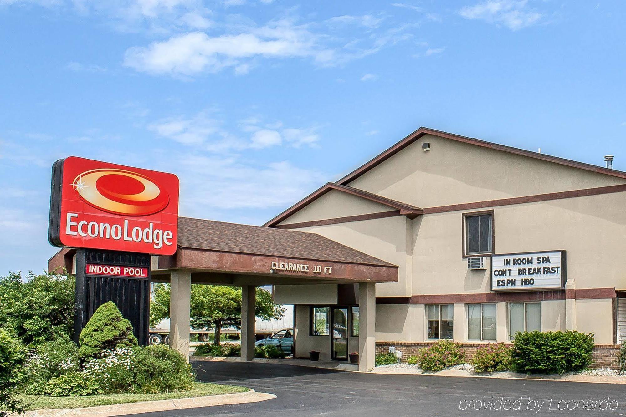 Econo Lodge Траверс-Сити Экстерьер фото